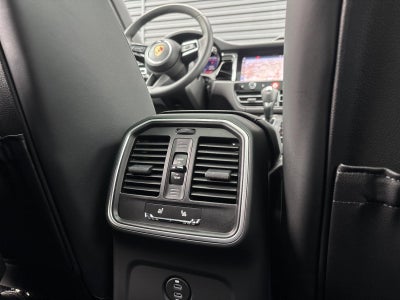 2025 Porsche Macan AWD