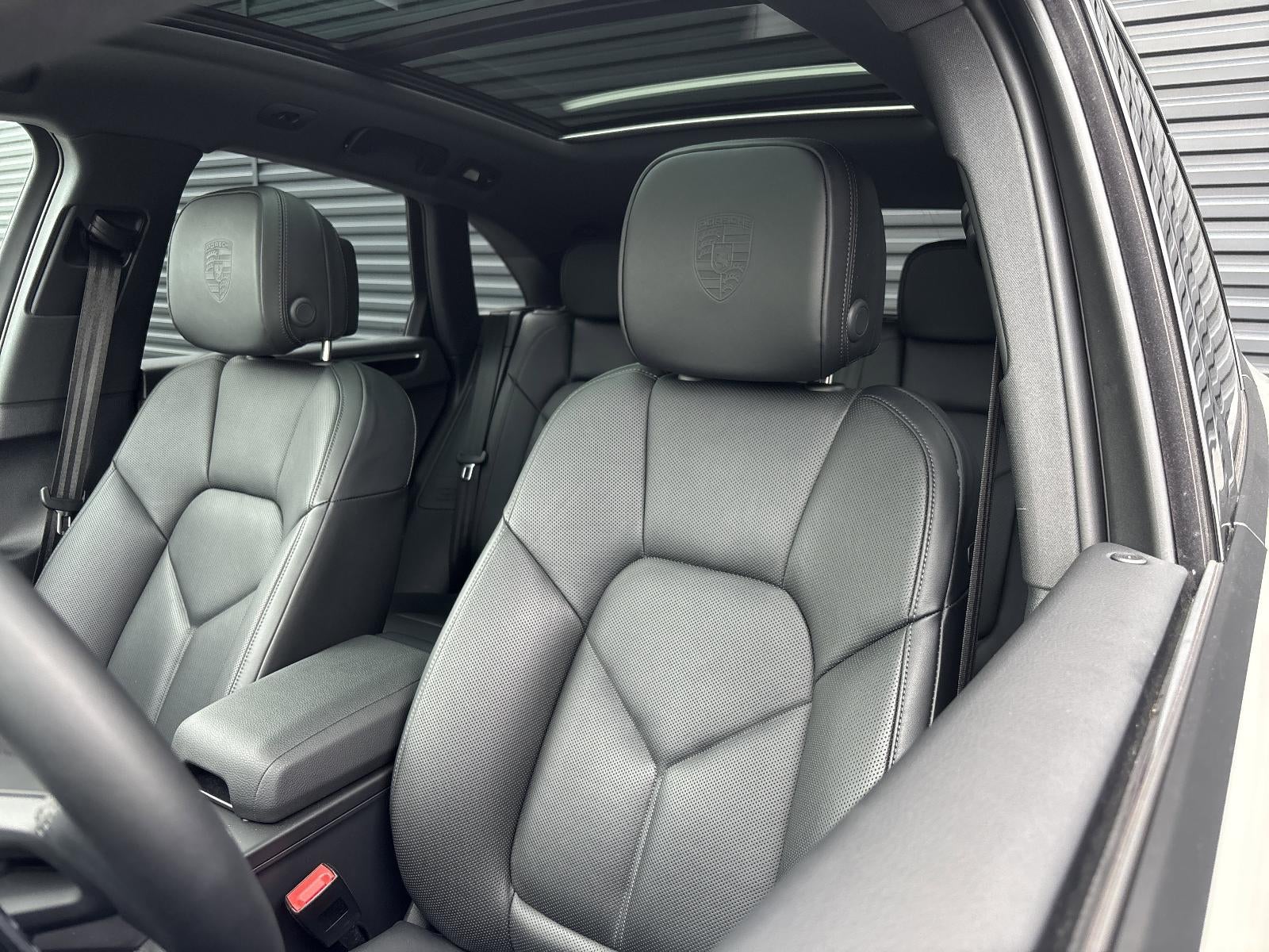 2025 Porsche Macan AWD