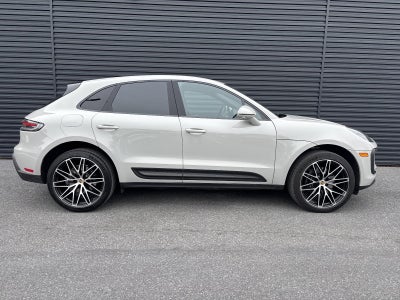 2025 Porsche Macan AWD