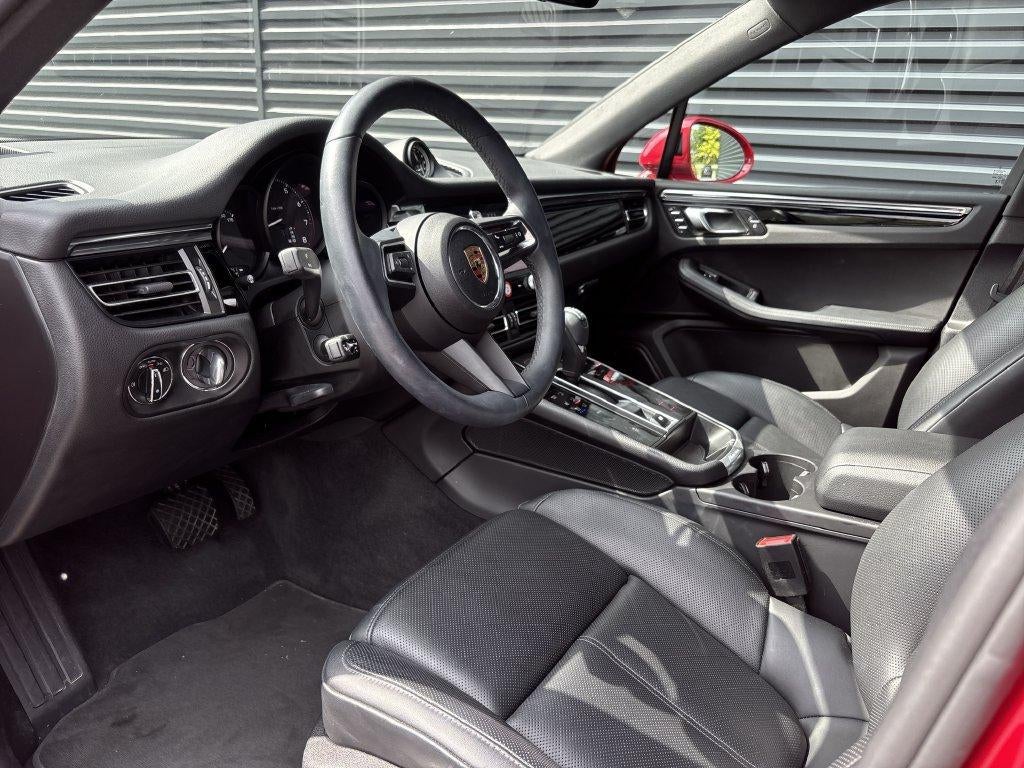 2025 Porsche Macan AWD
