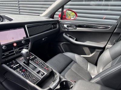 2025 Porsche Macan AWD