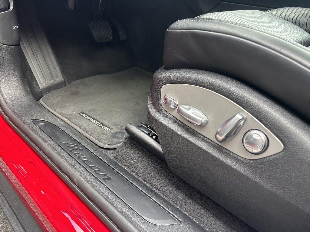 2025 Porsche Macan AWD