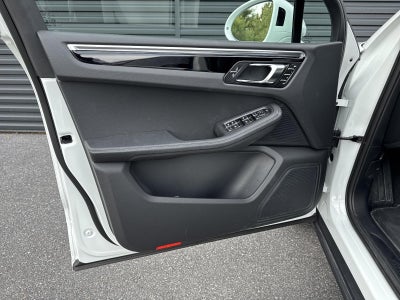 2025 Porsche Macan AWD