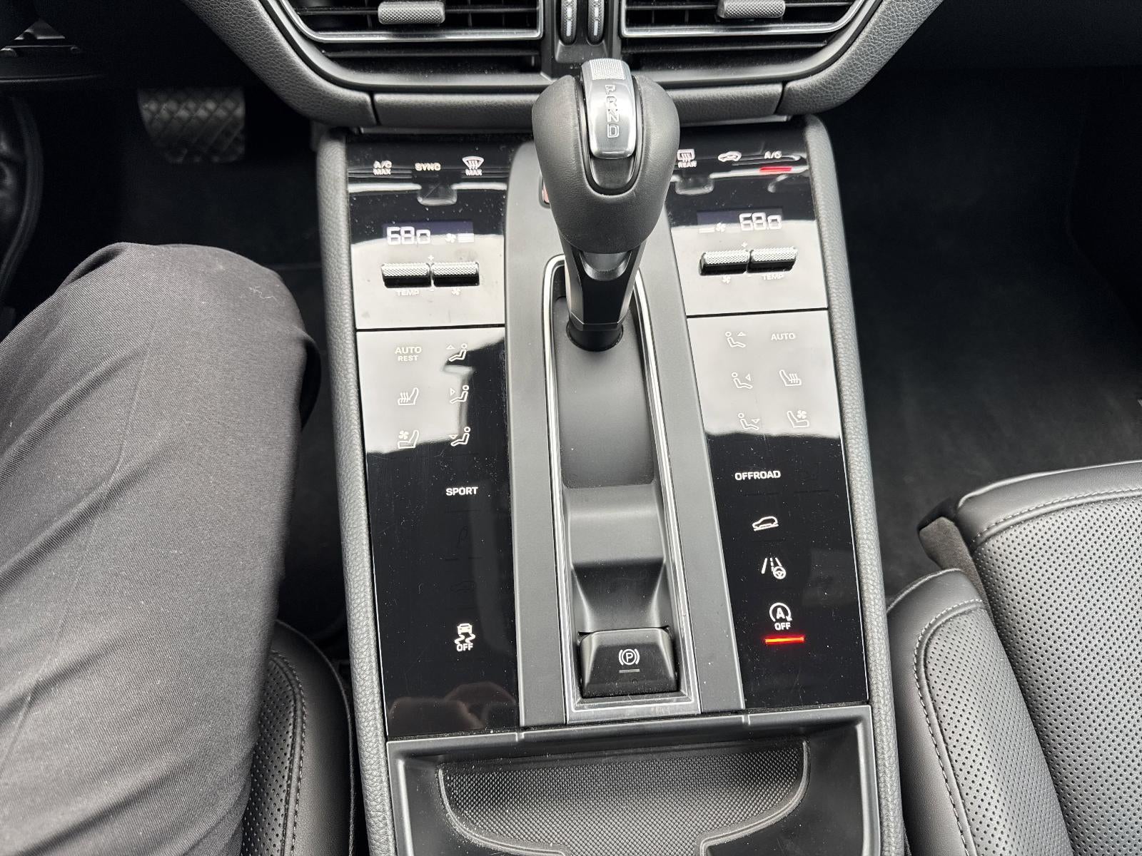 2025 Porsche Macan AWD