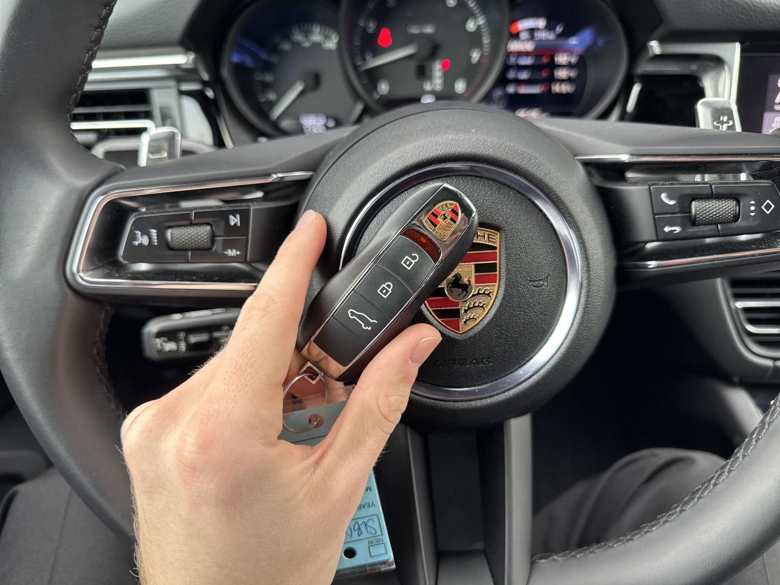 2025 Porsche Macan AWD