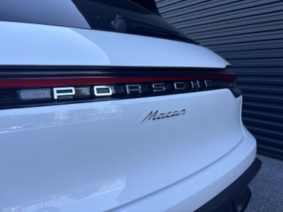 2025 Porsche Macan AWD