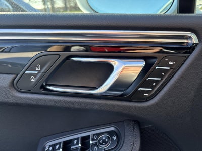 2025 Porsche Macan AWD