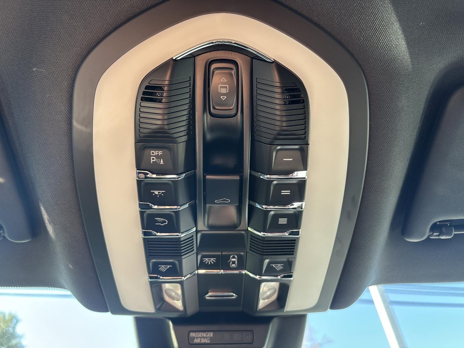 2025 Porsche Macan AWD