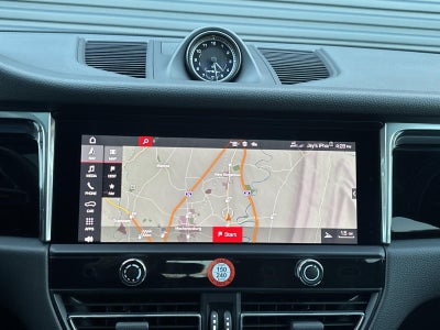 2025 Porsche Macan AWD