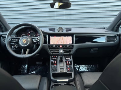 2025 Porsche Macan AWD