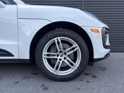 2025 Porsche Macan AWD