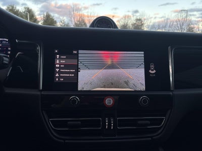 2025 Porsche Macan AWD