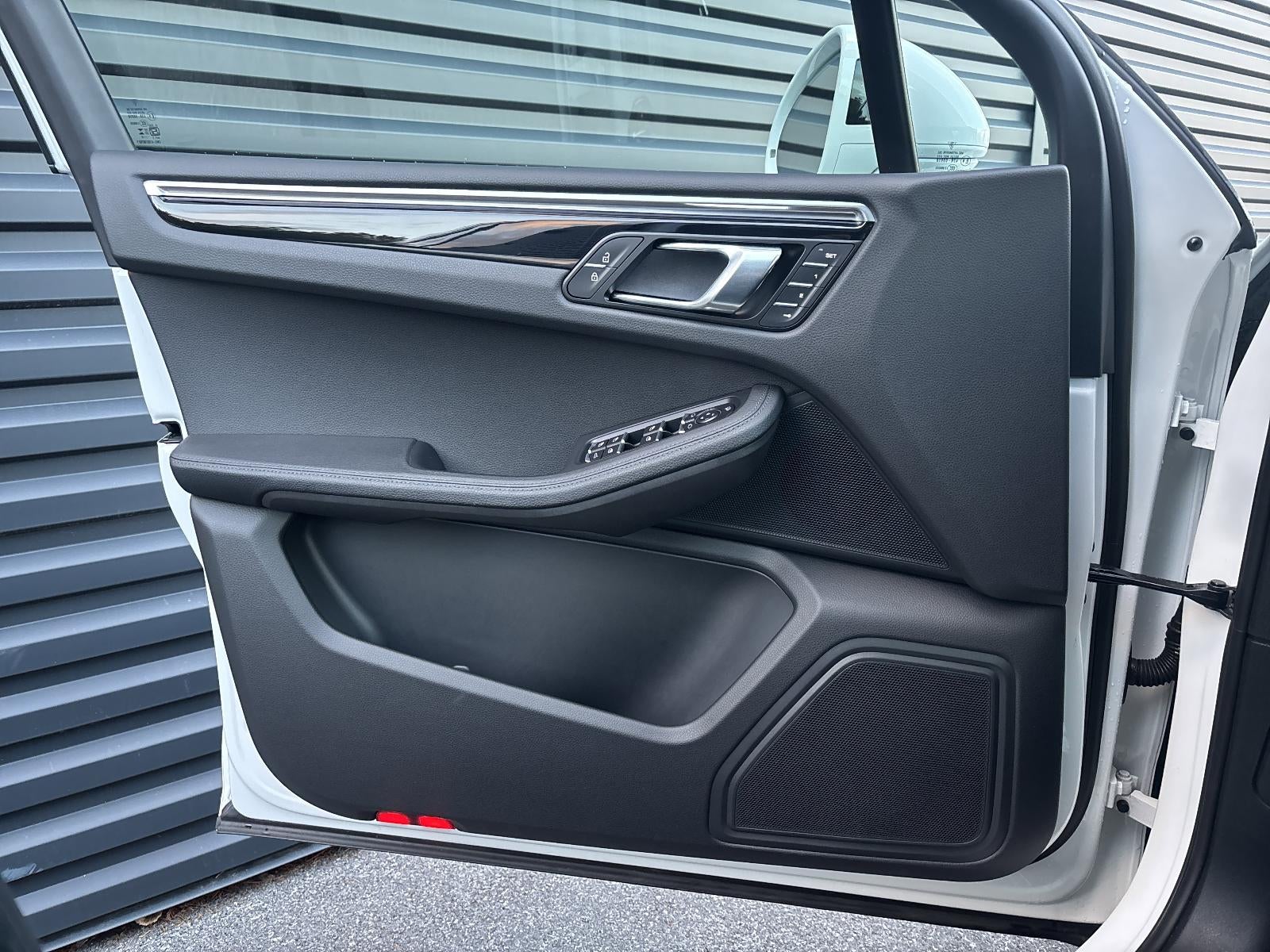 2025 Porsche Macan AWD