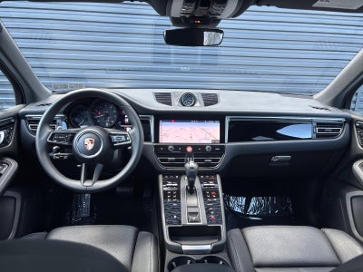 2025 Porsche Macan AWD