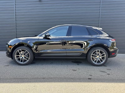 2025 Porsche Macan AWD
