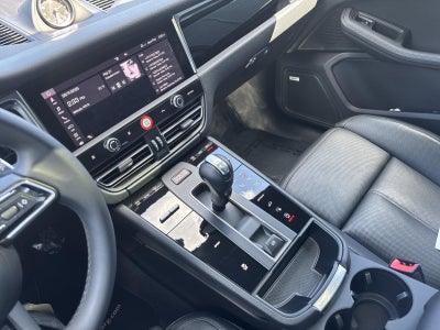 2025 Porsche Macan AWD