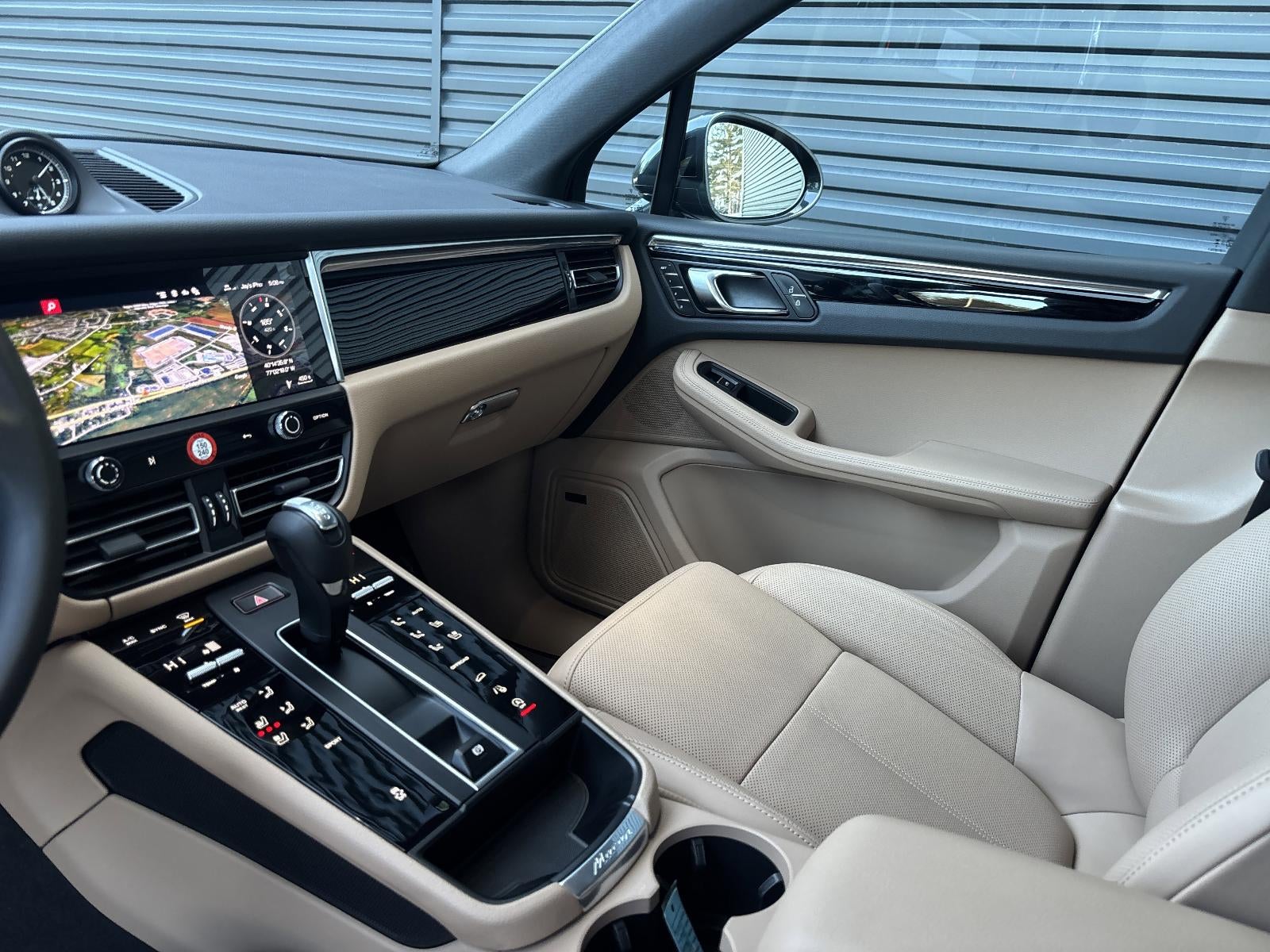 2025 Porsche Macan AWD