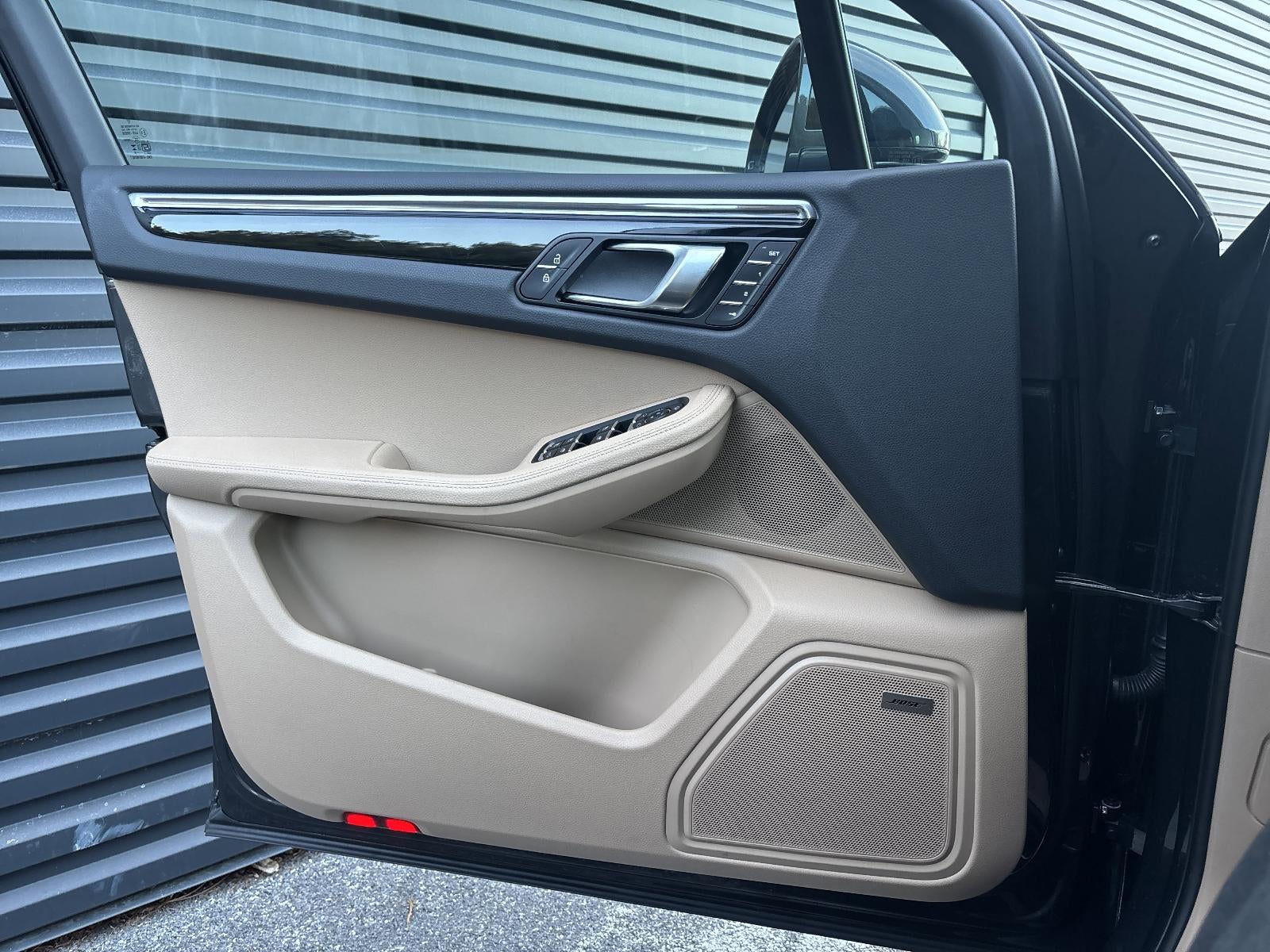 2025 Porsche Macan AWD