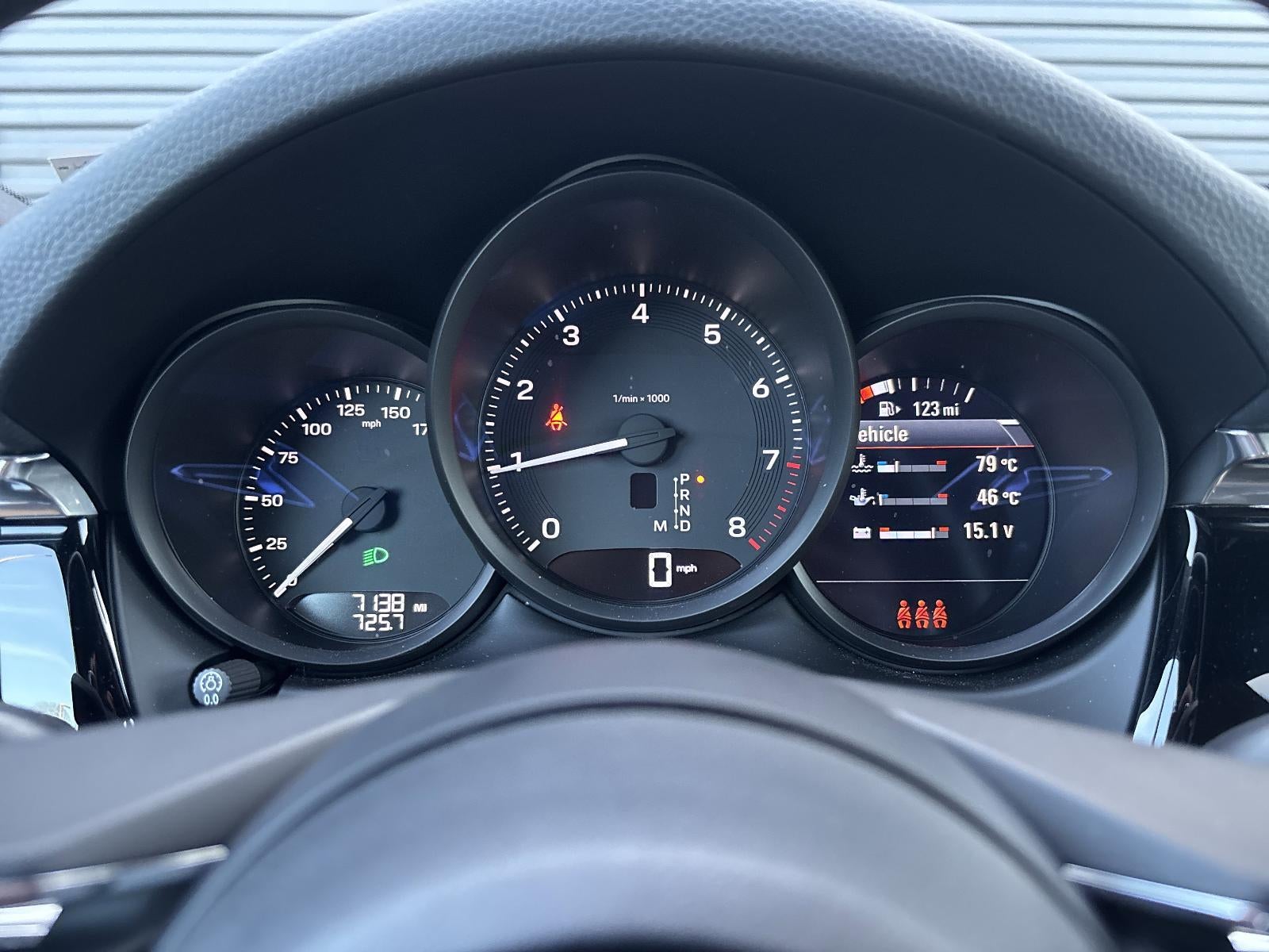 2025 Porsche Macan AWD