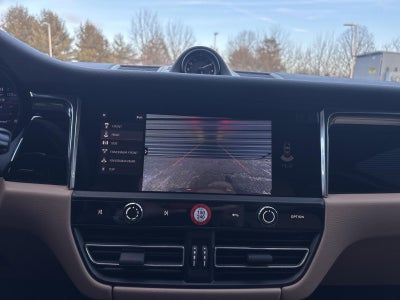 2025 Porsche Macan AWD