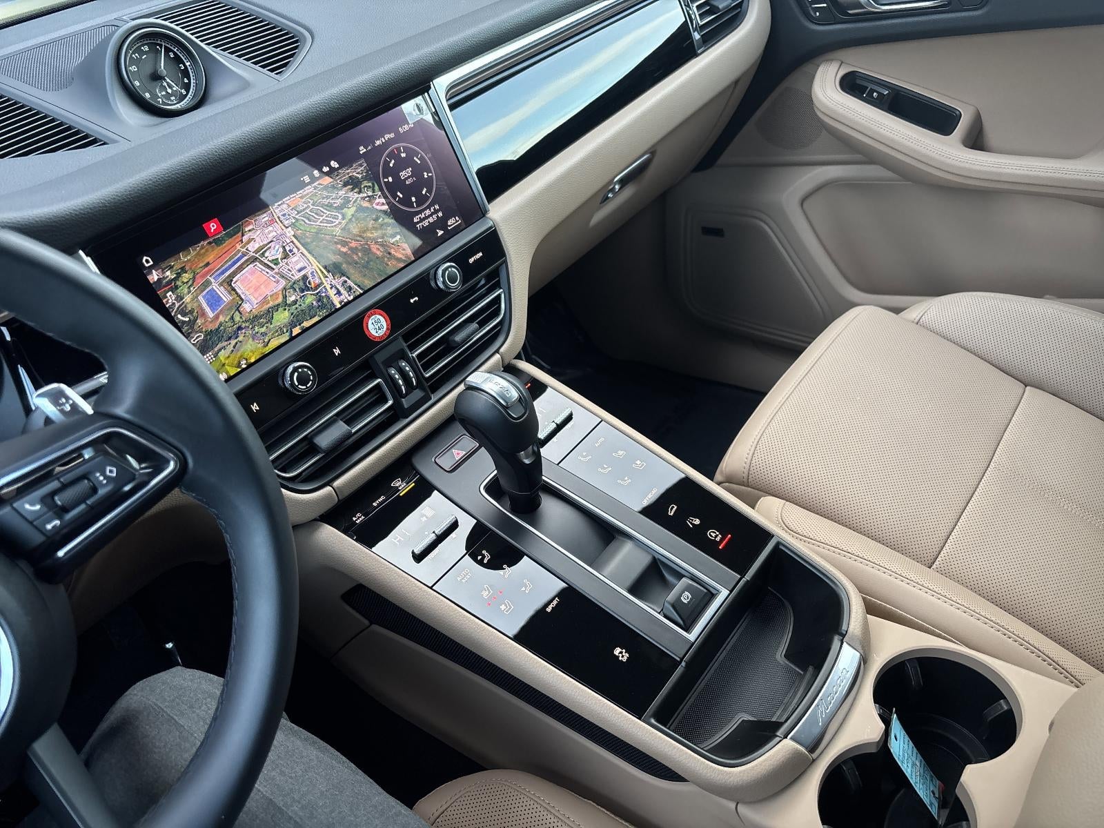 2025 Porsche Macan AWD