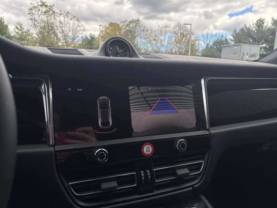 2026 Porsche Macan AWD