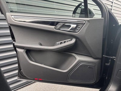 2026 Porsche Macan AWD