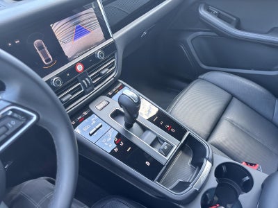 2025 Porsche Macan AWD