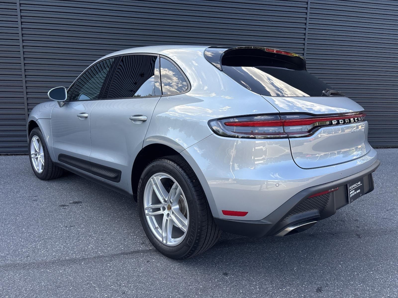 2025 Porsche Macan AWD