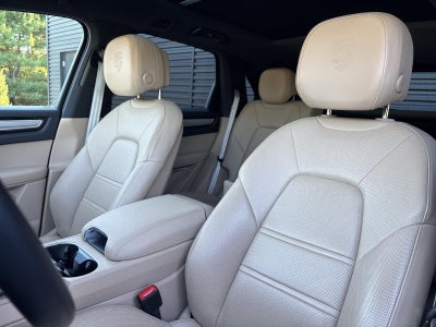 2022 Porsche Cayenne Platinum Edition AWD