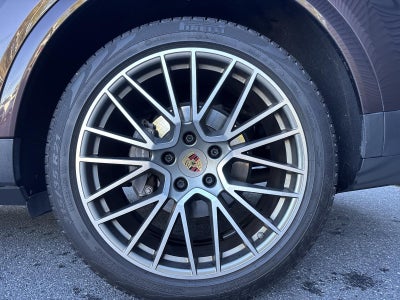 2022 Porsche Cayenne Platinum Edition AWD