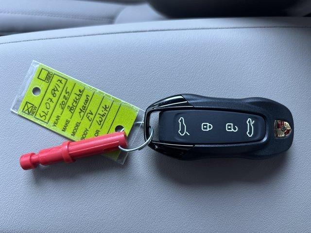 2025 Porsche Macan Electric RWD