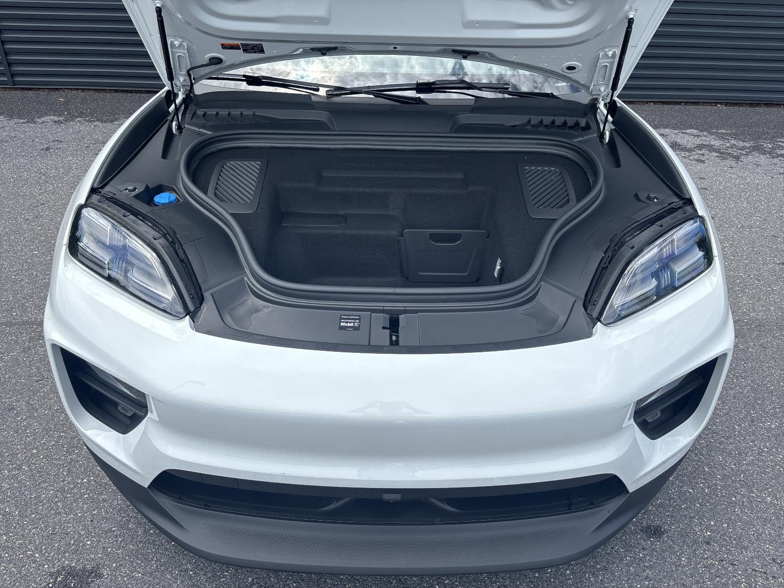2025 Porsche Macan Electric RWD