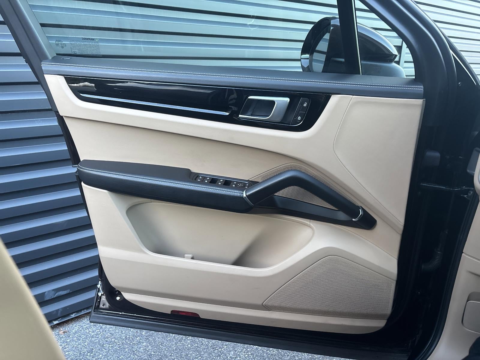 2022 Porsche Cayenne E-Hybrid AWD