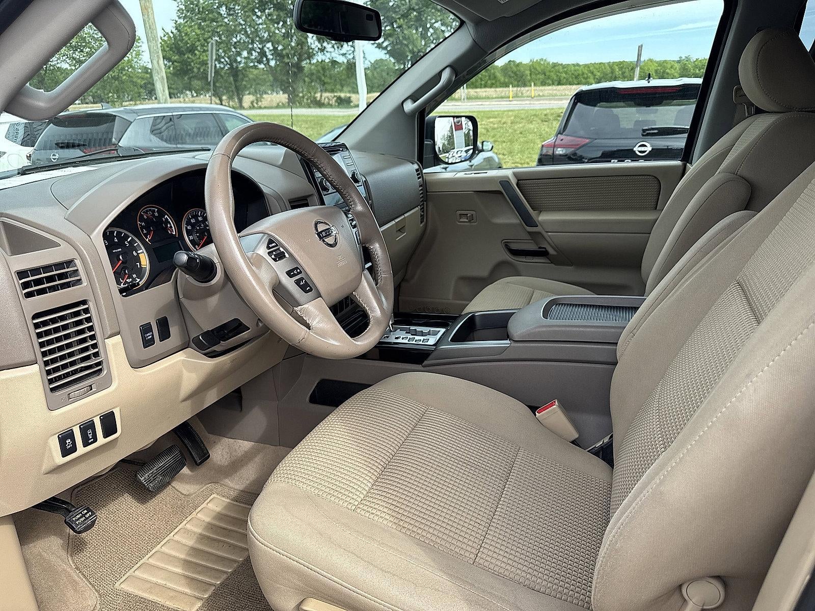 2014 Nissan Titan 4WD Crew Cab Short Bed SV