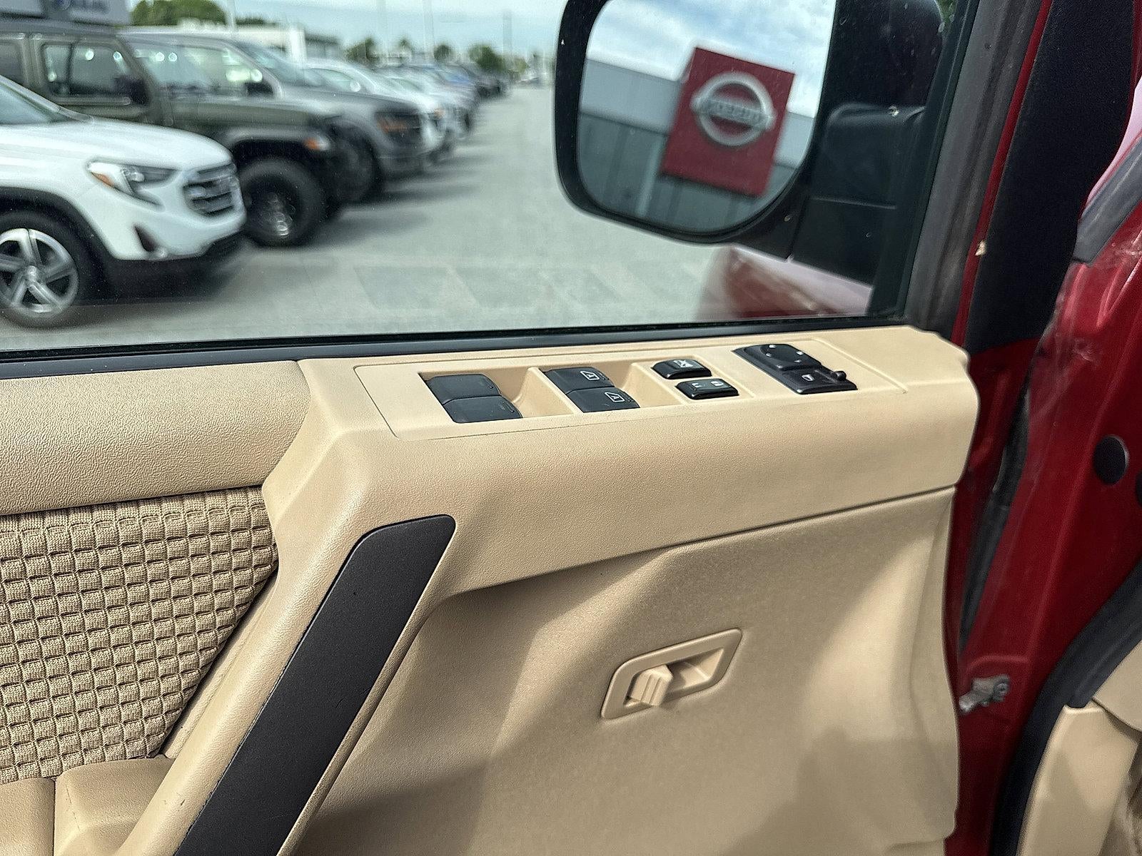 2014 Nissan Titan 4WD Crew Cab Short Bed SV