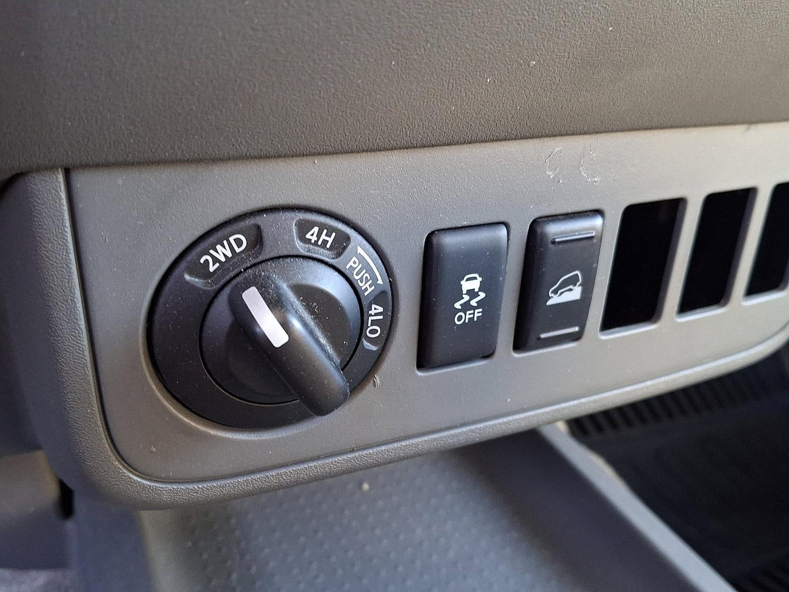 2015 Nissan Frontier 4WD Crew Cab LWB Auto SV