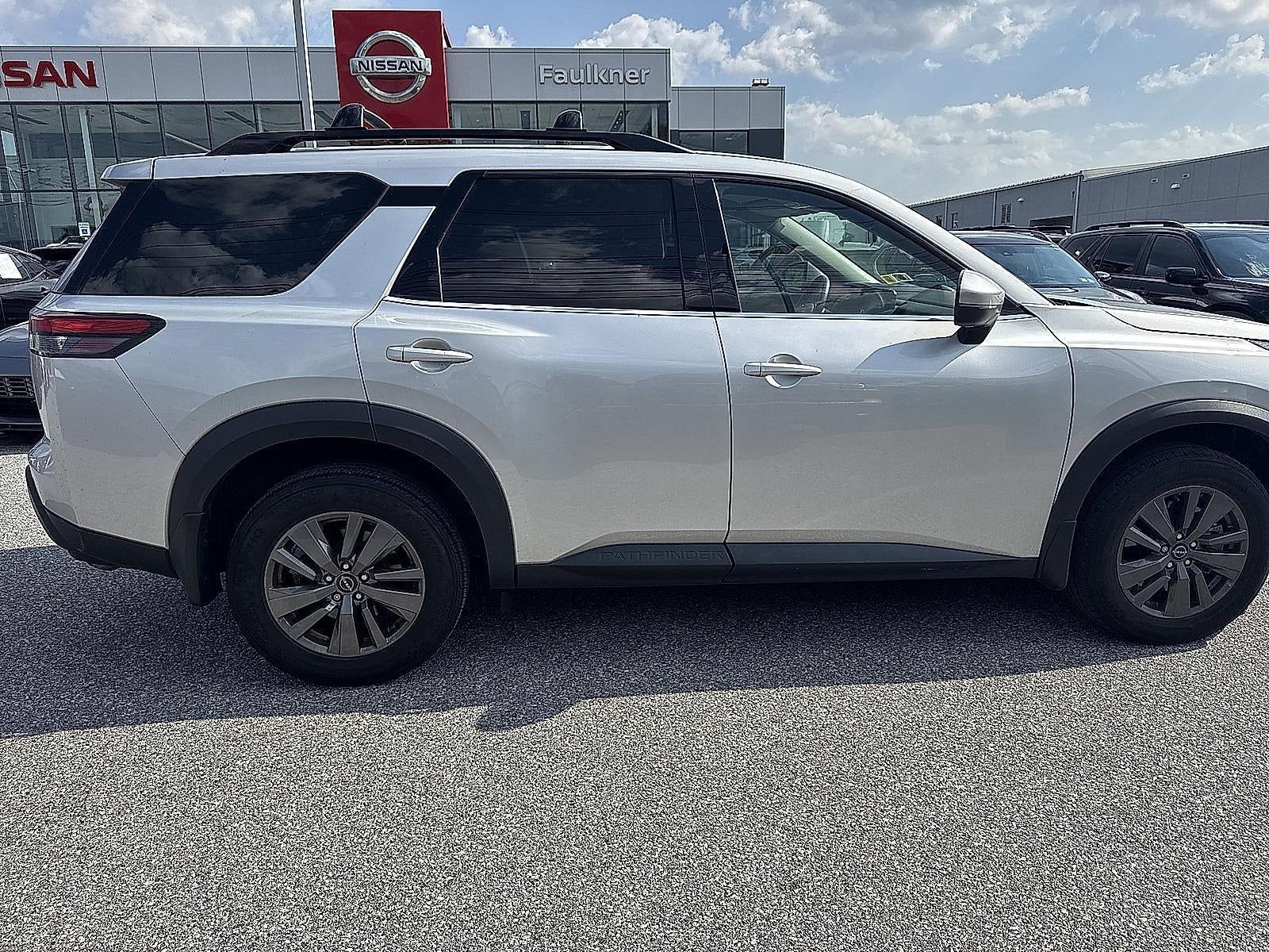 2024 Nissan Pathfinder SV
