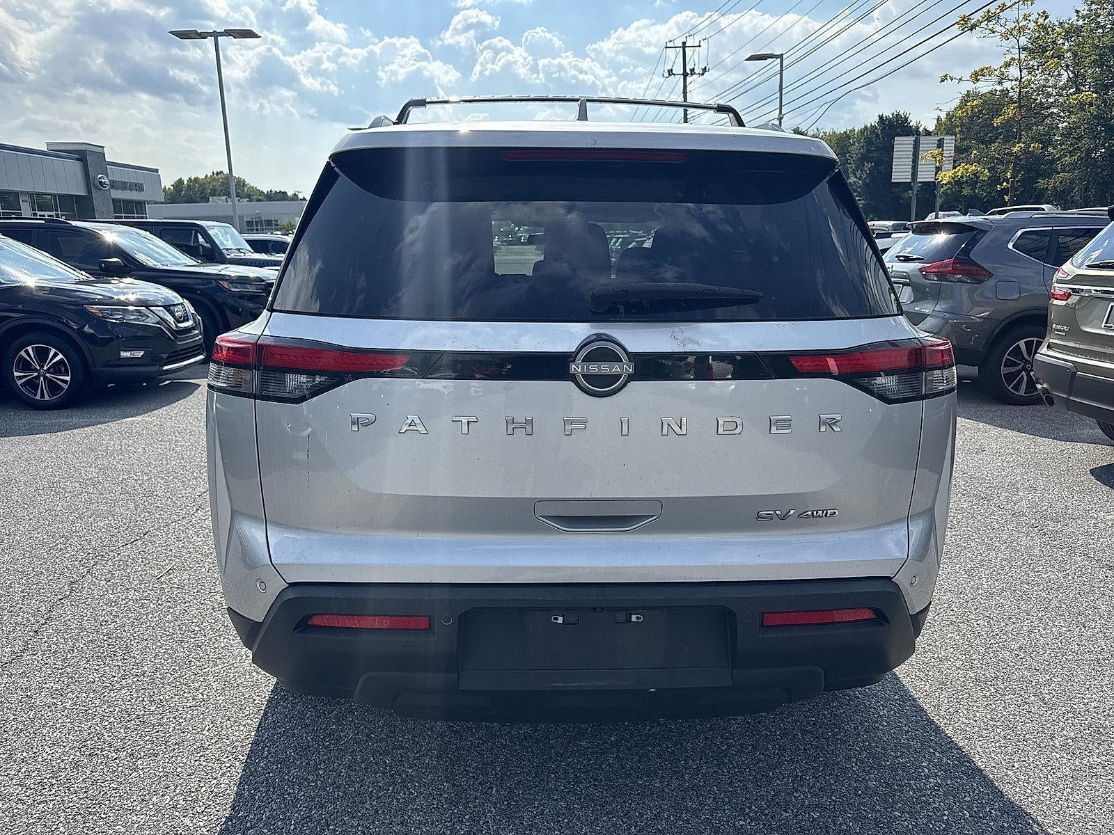 2024 Nissan Pathfinder SV