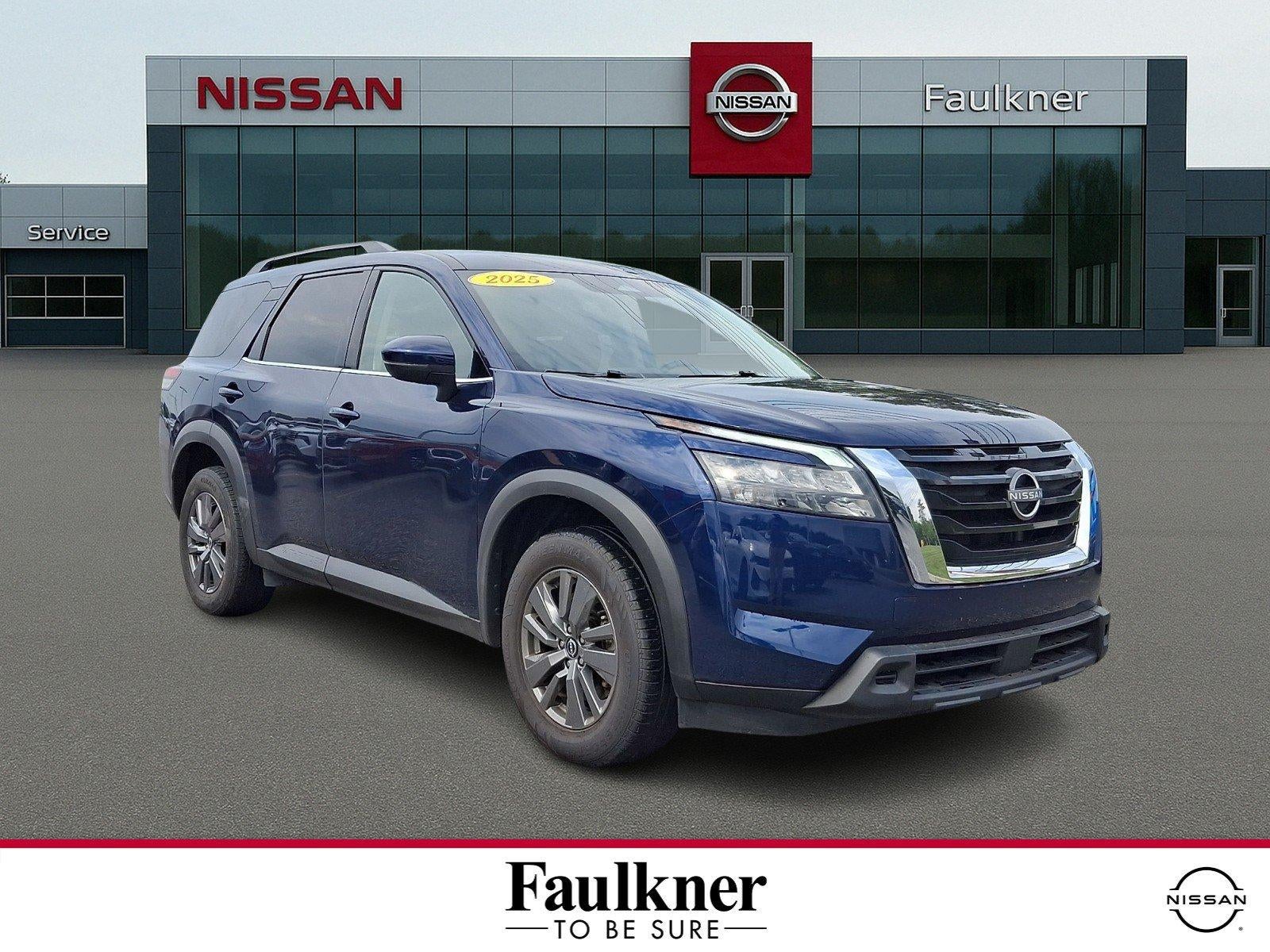 2025 Nissan Pathfinder SV