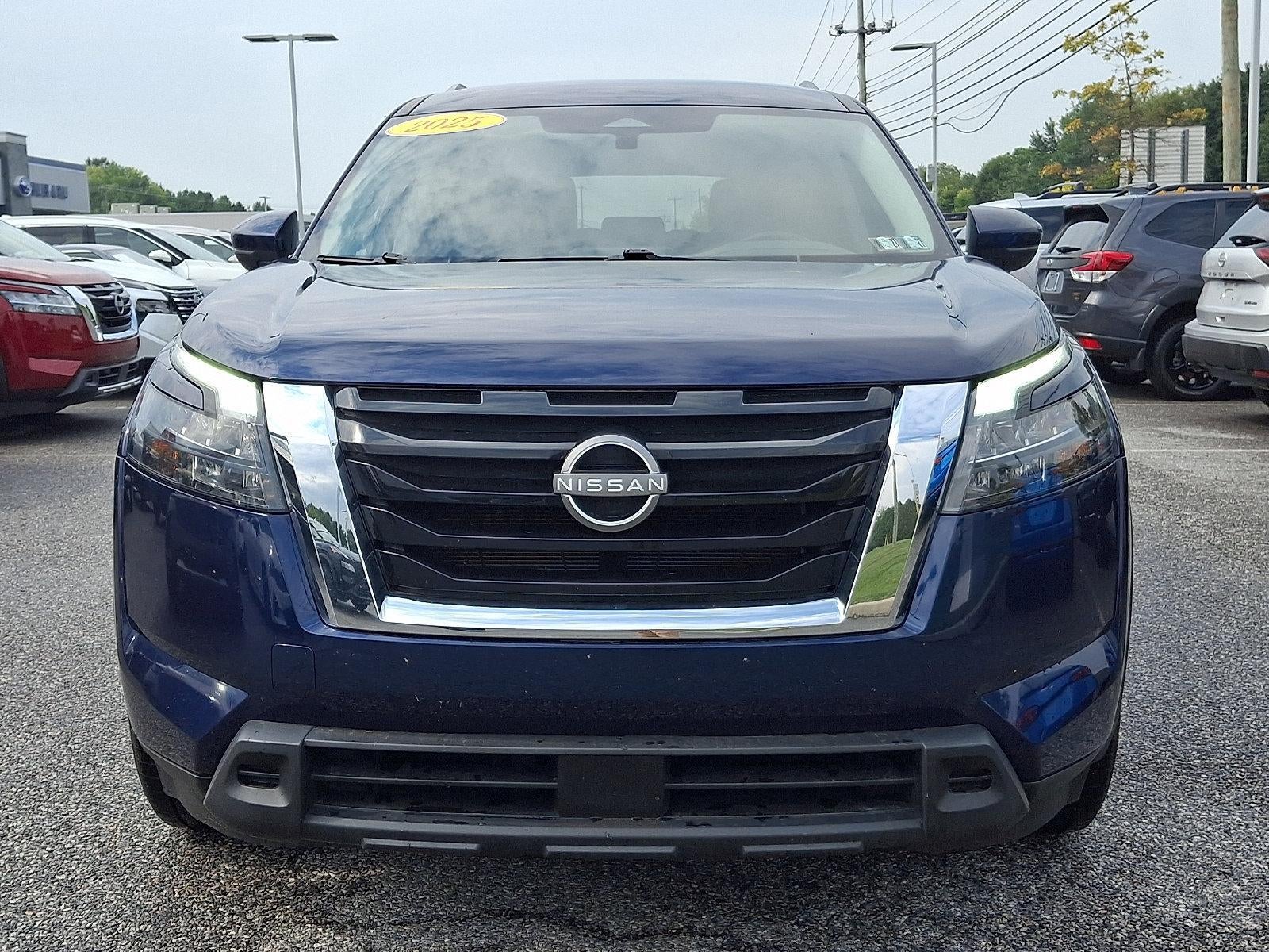 2025 Nissan Pathfinder SV
