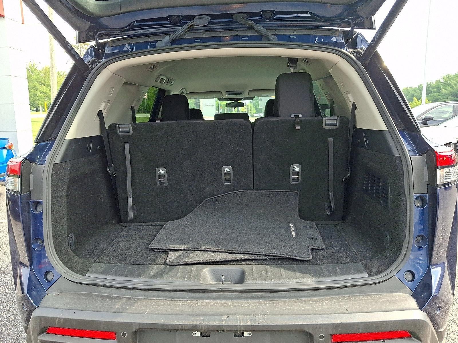 2025 Nissan Pathfinder SV