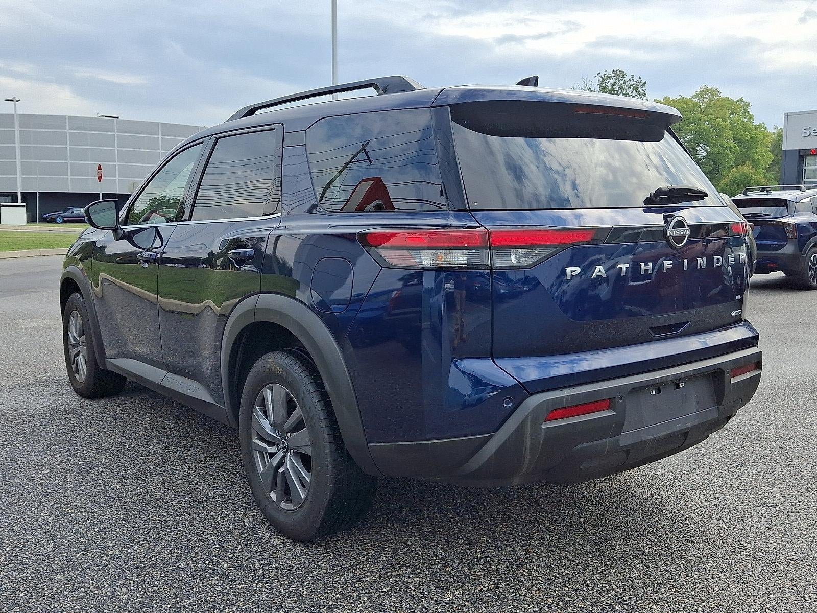 2025 Nissan Pathfinder SV