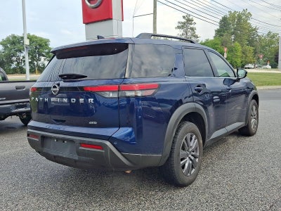 2025 Nissan Pathfinder SV