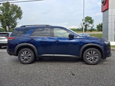 2025 Nissan Pathfinder SV