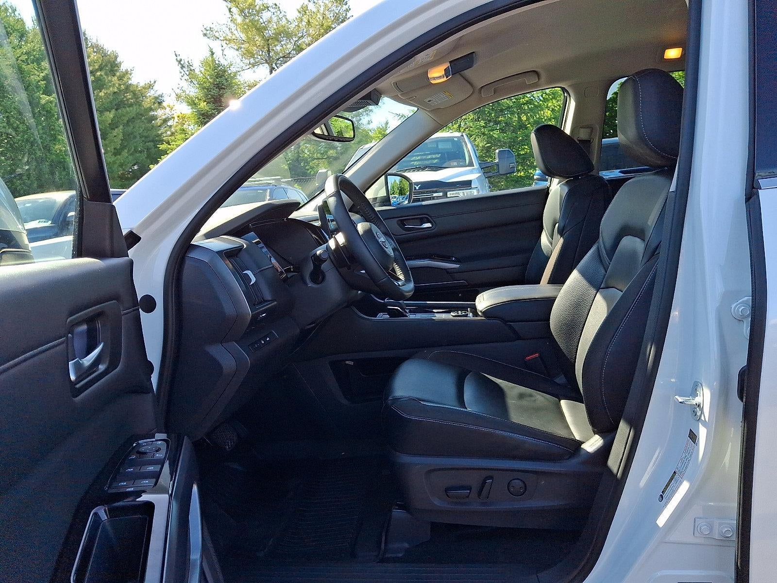 2022 Nissan Pathfinder SL