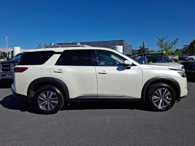 2022 Nissan Pathfinder SL