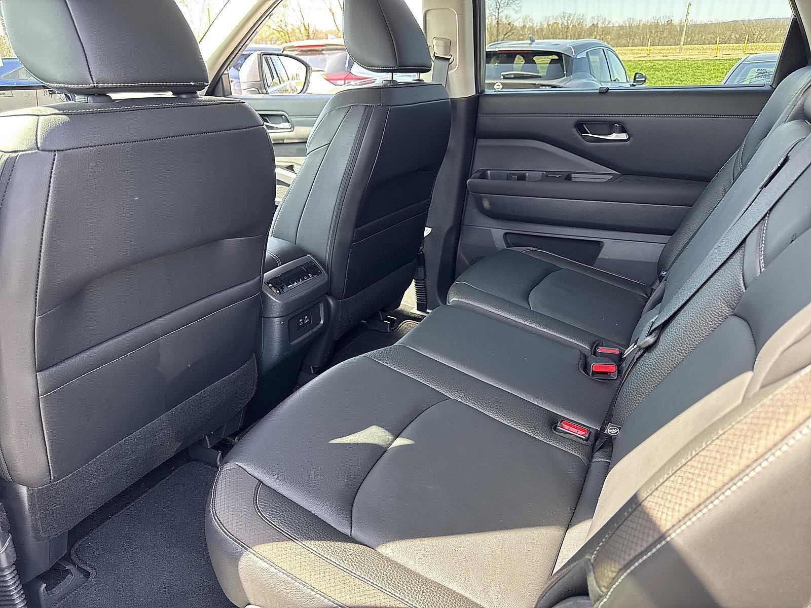 2023 Nissan Pathfinder SL 4WD