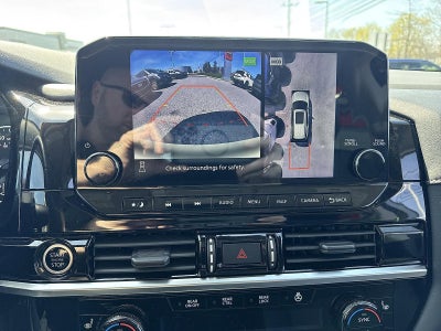 2023 Nissan Pathfinder SL 4WD