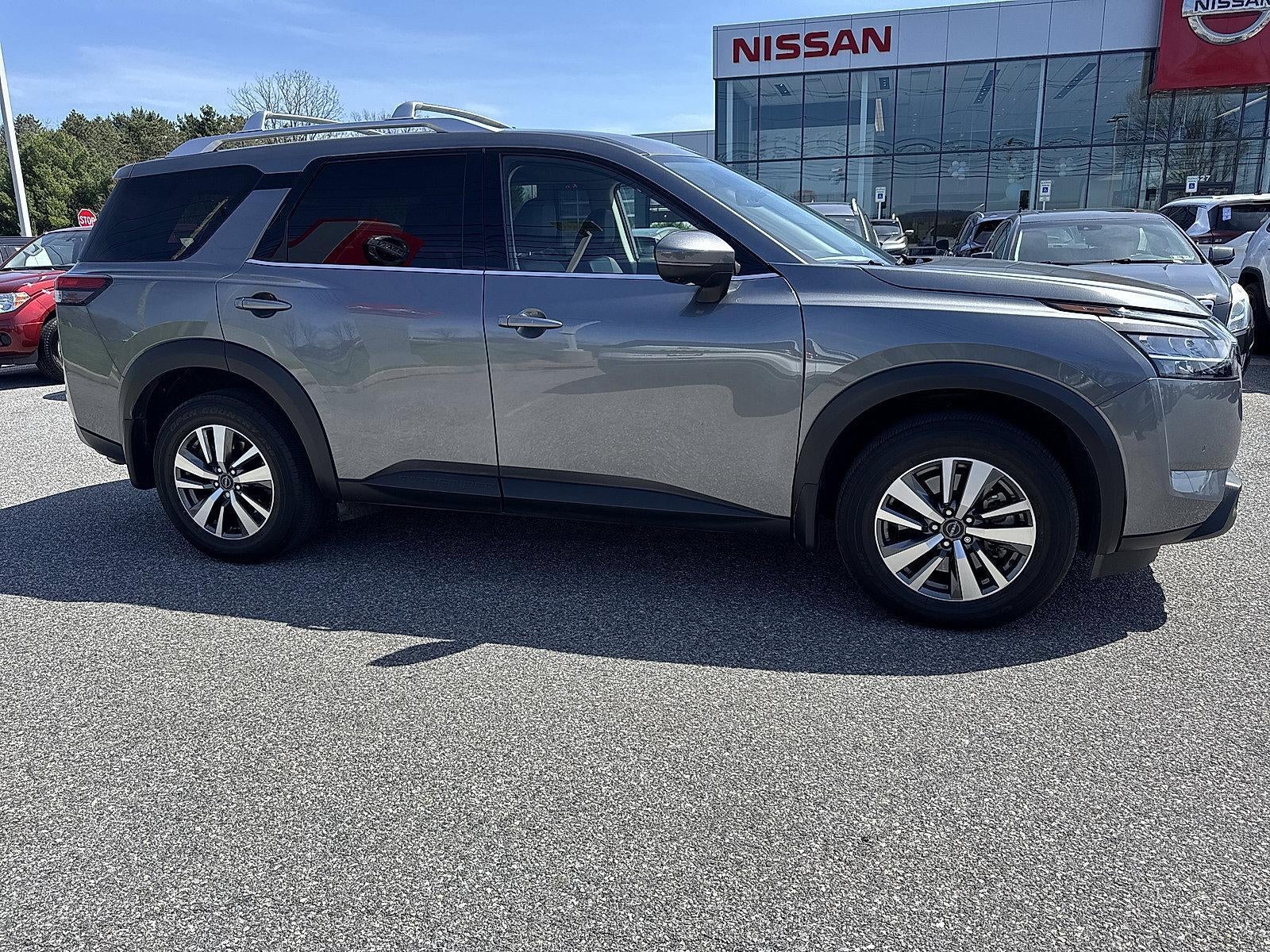 2023 Nissan Pathfinder SL 4WD